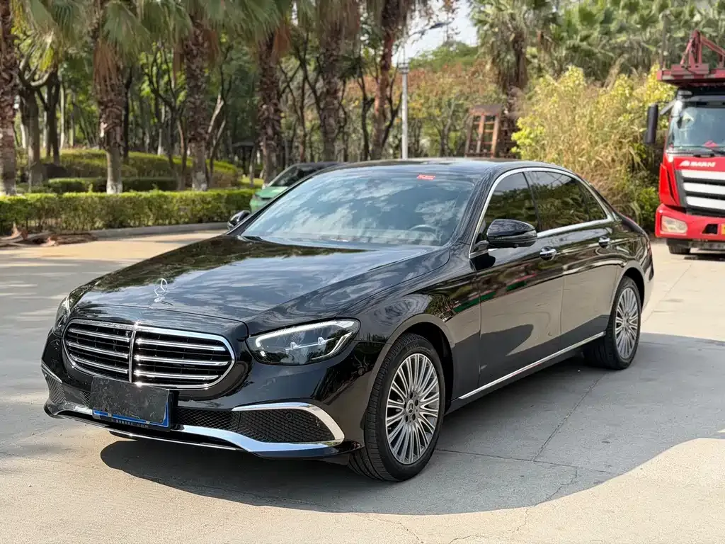 Mercedes-Benz E-Class — фото 1