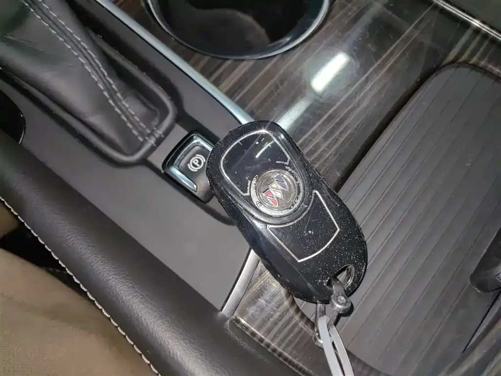 Buick Envision Plus — фото 7