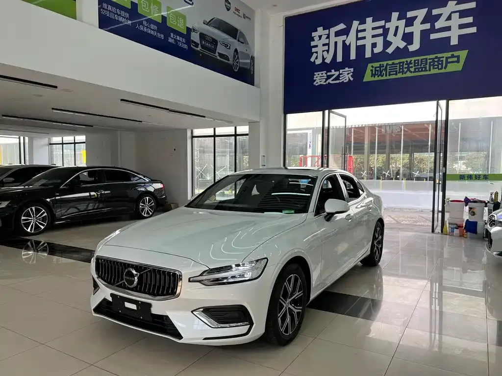 Volvo S60 2025 из CN, фото 1