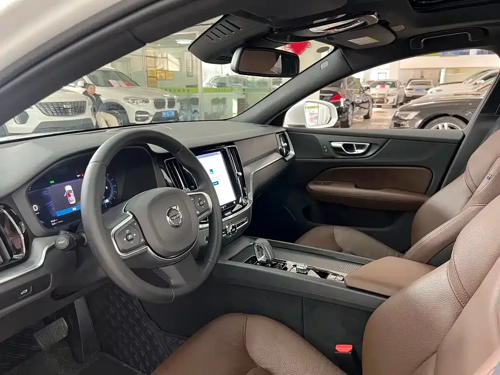 Volvo S60 2025 из CN, фото 2