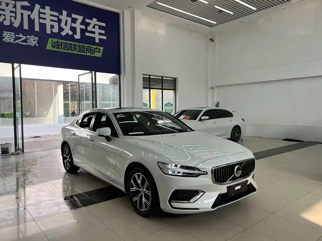 Volvo S60 2025 из CN, фото 9