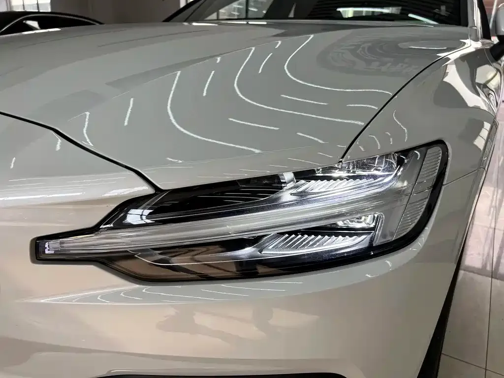 Volvo S60 2025 из CN, фото 4