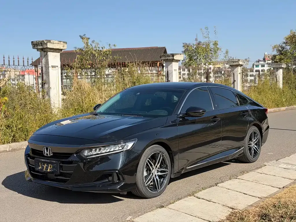 Honda Accord — фото 1