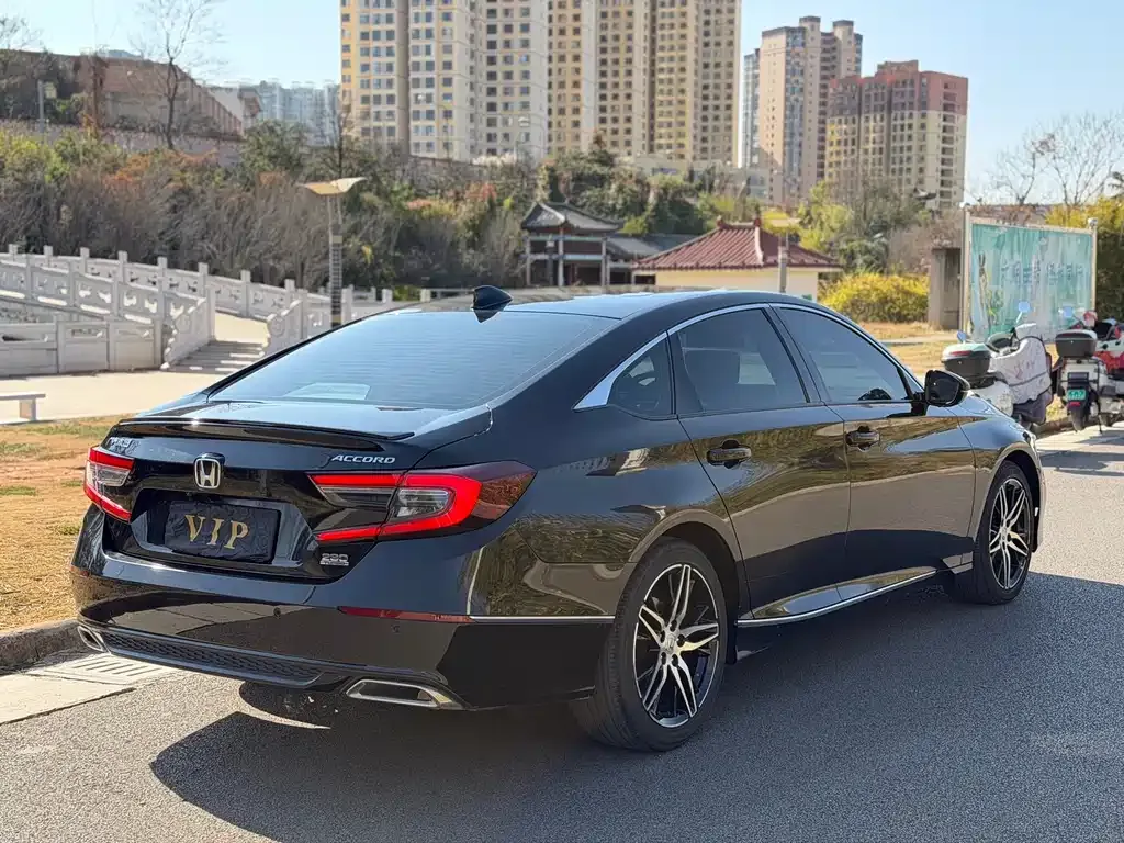 Honda Accord — фото 10