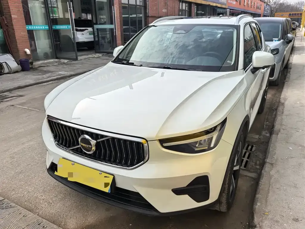 Volvo XC40 — фото 1