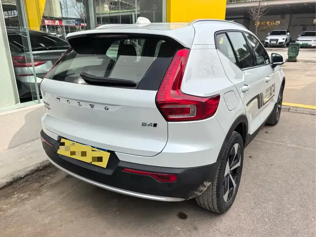 Volvo XC40 — фото 6