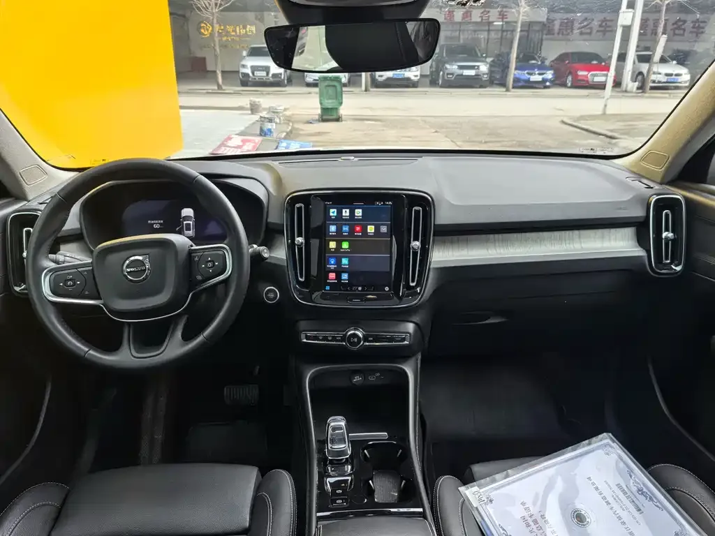 Volvo XC40 — фото 2