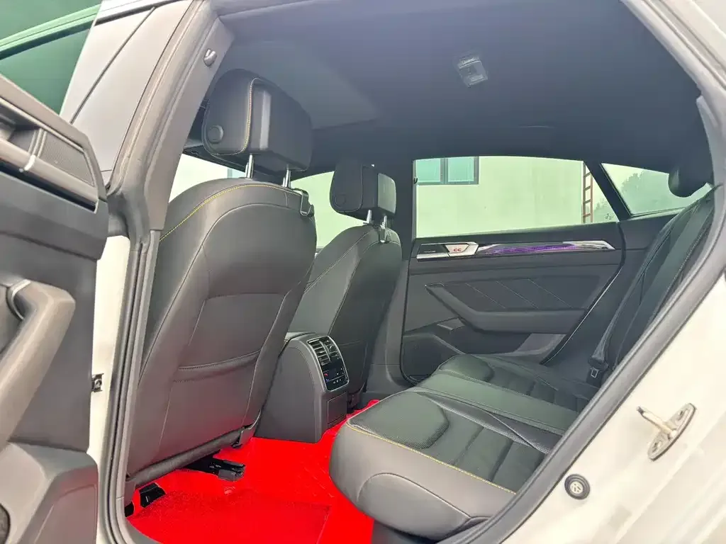 Volkswagen CC 2024 из CN, фото 2