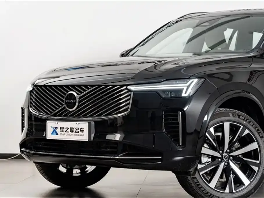 Volvo XC90 — фото 9