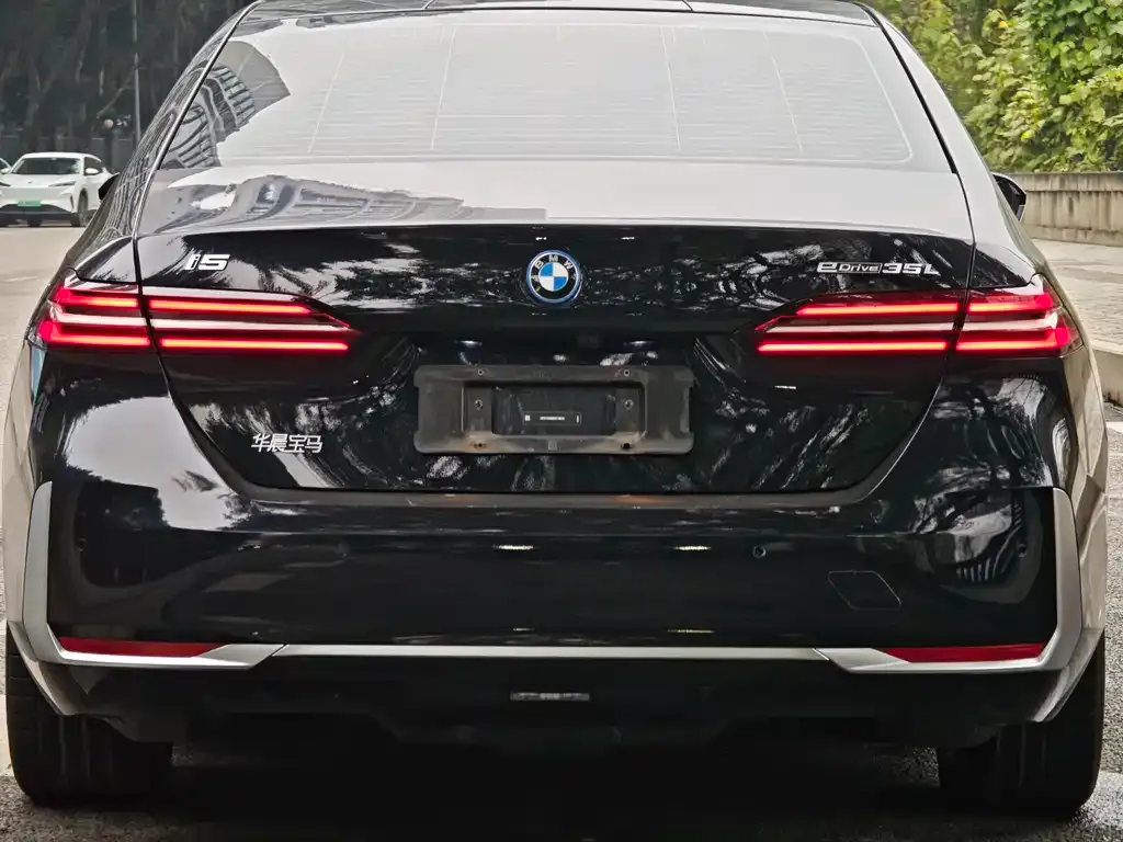 BMW i5 2024 из CN, фото 2