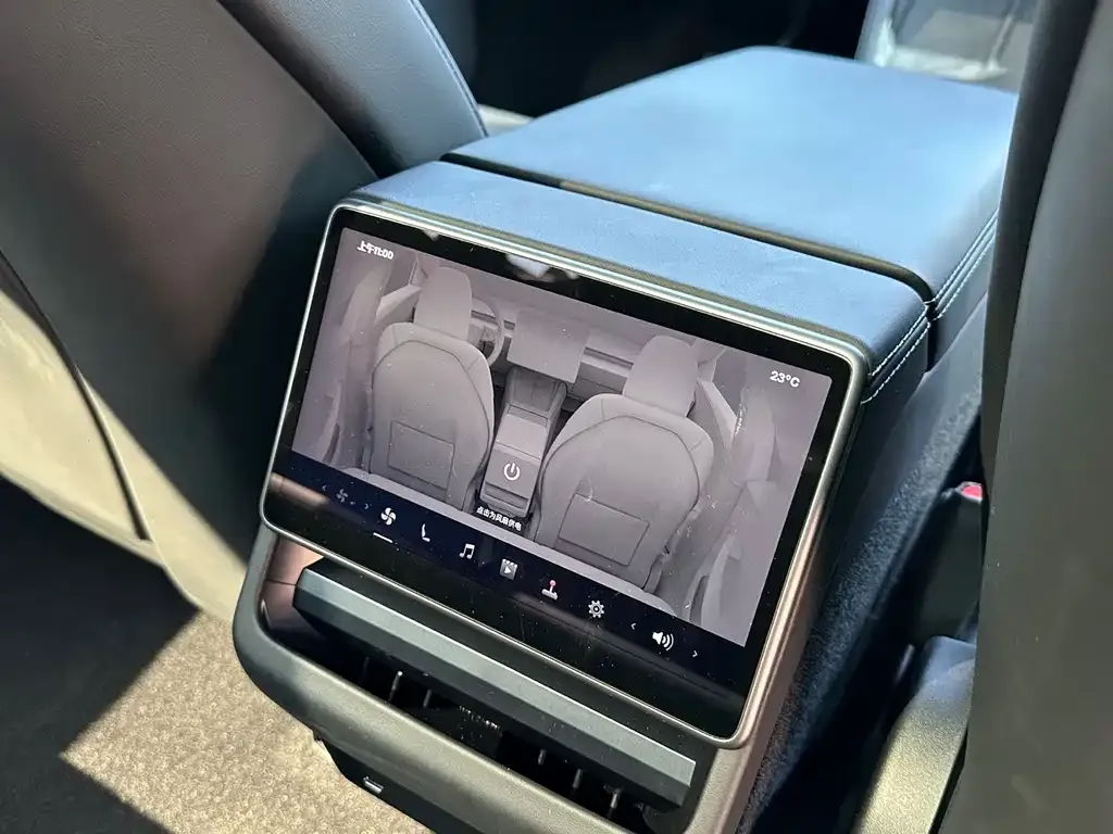Tesla Model 3 — фото 7