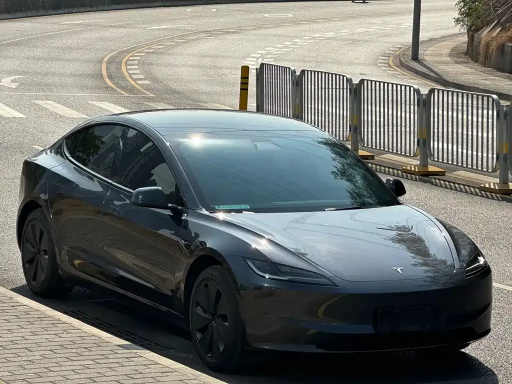 Tesla Model 3 — фото 5