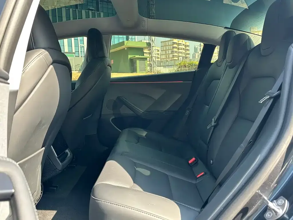 Tesla Model 3 — фото 4