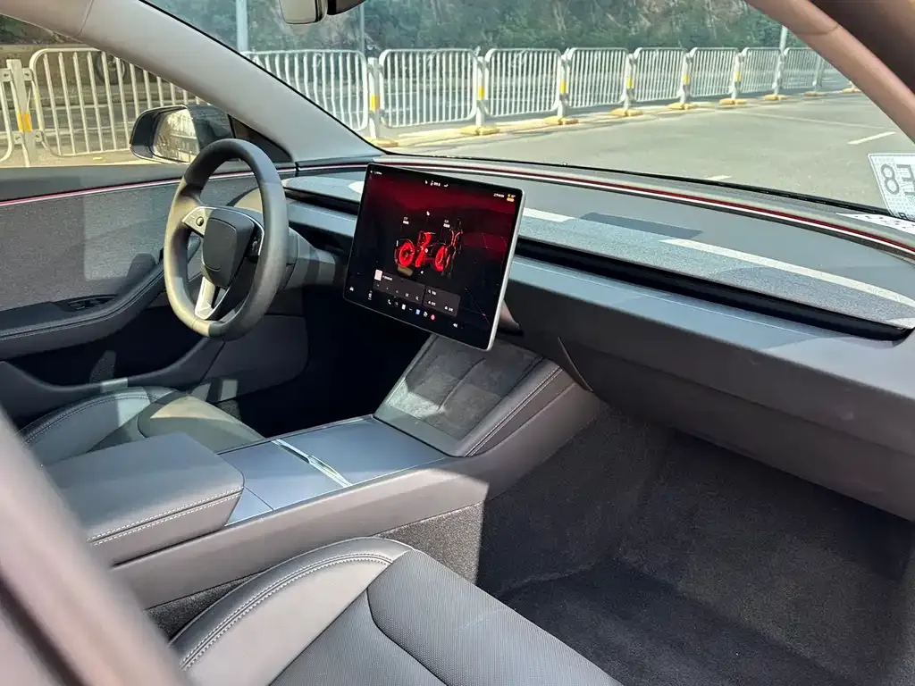 Tesla Model 3 — фото 10