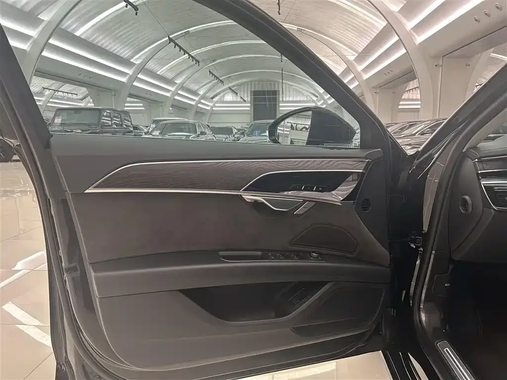 Audi A8 2021 из CN, фото 5