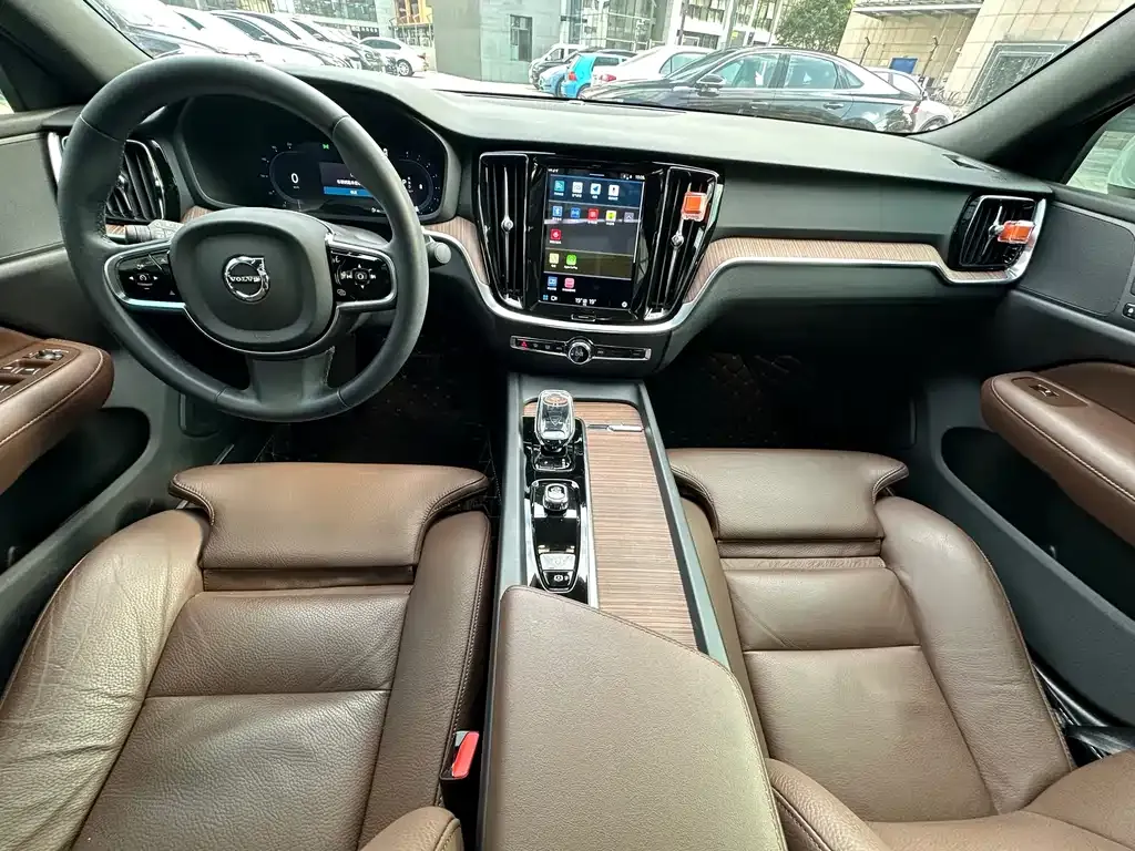 Volvo S60 2023 из CN, фото 5