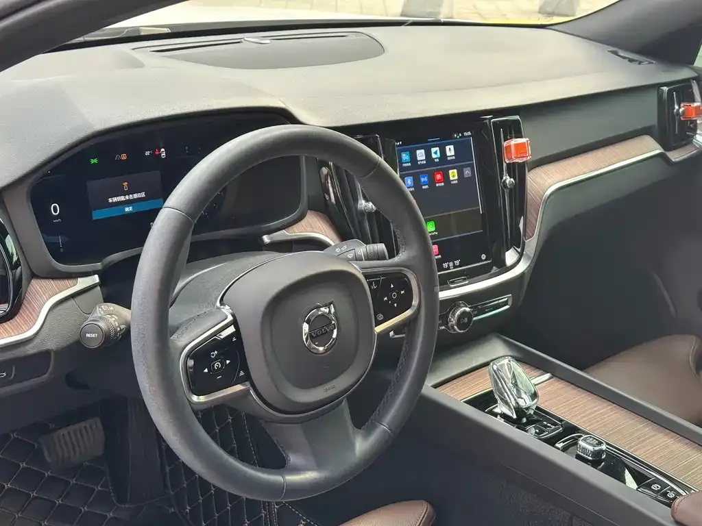 Volvo S60 2023 из CN, фото 2