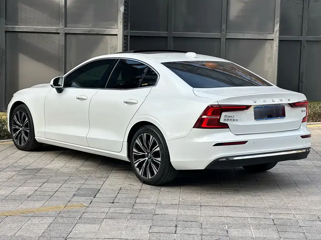 Volvo S60 2023 из CN, фото 6