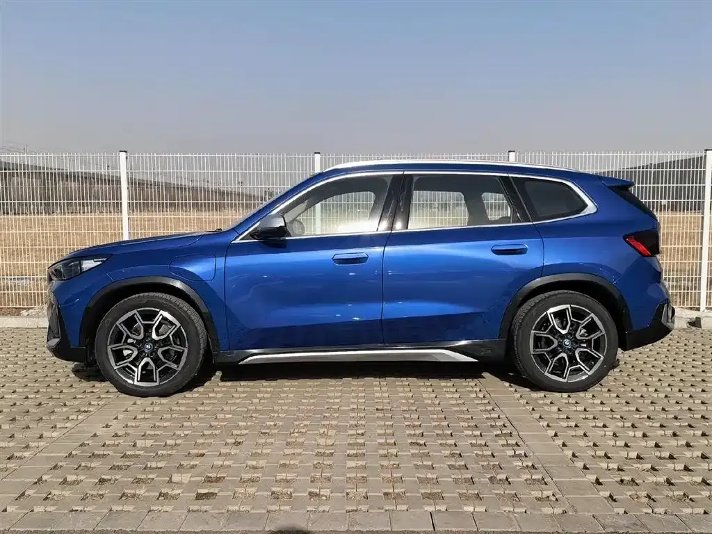 BMW iX1 2025 из CN, фото 8