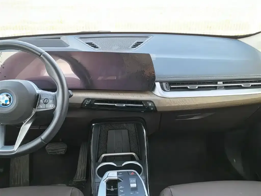 BMW iX1 2025 из CN, фото 2