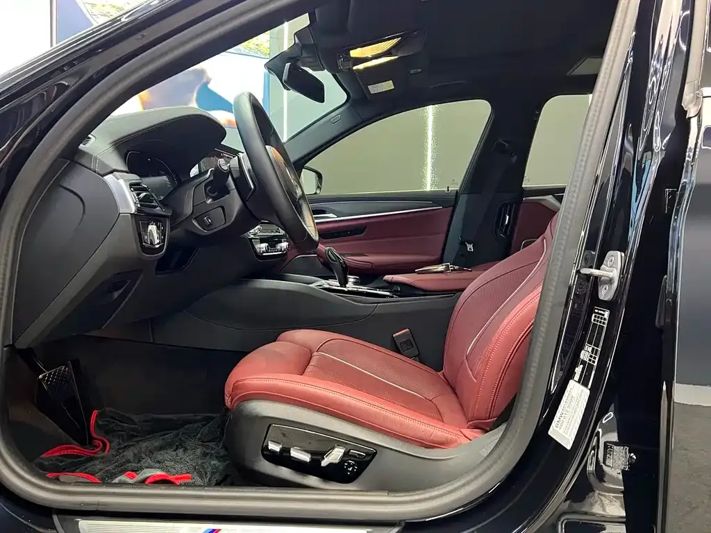 BMW 5 Series 2023 из CN, фото 9