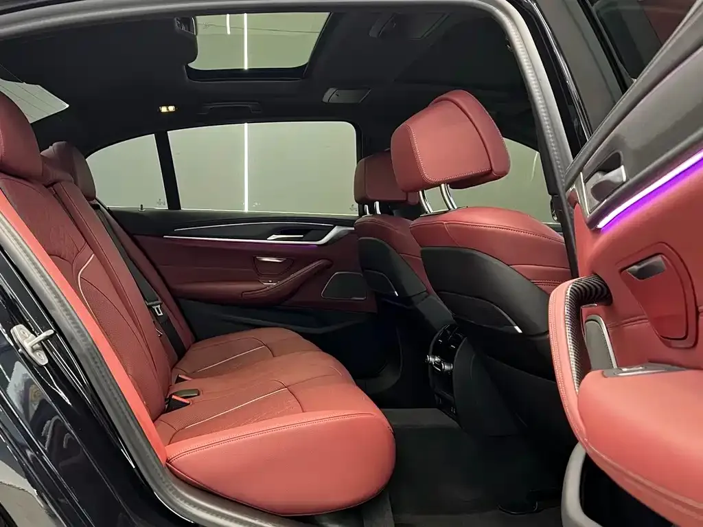 BMW 5 Series 2023 из CN, фото 2