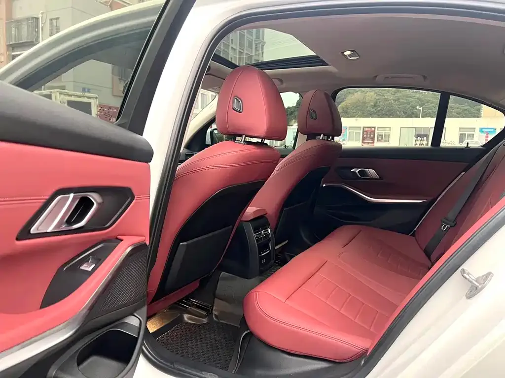 BMW 3 Series 2021 из CN, фото 3