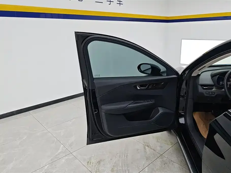 Hongqi E-QM5 2023 из CN, фото 2