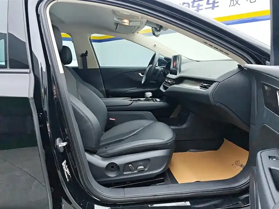 Hongqi E-QM5 2023 из CN, фото 8
