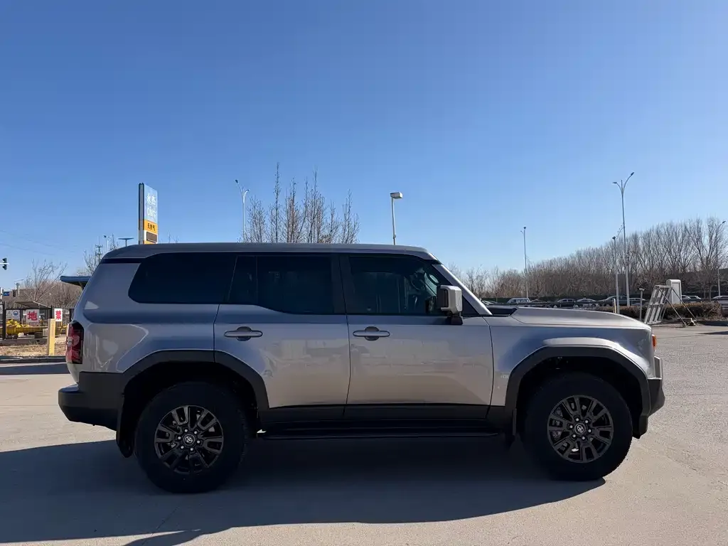 Toyota Prado 2024 из CN, фото 2