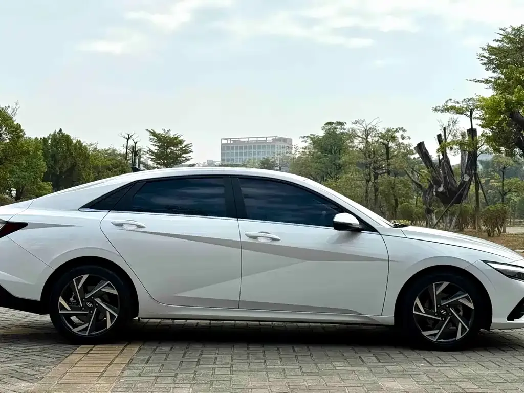 Hyundai Elantra 2024 из CN, фото 2