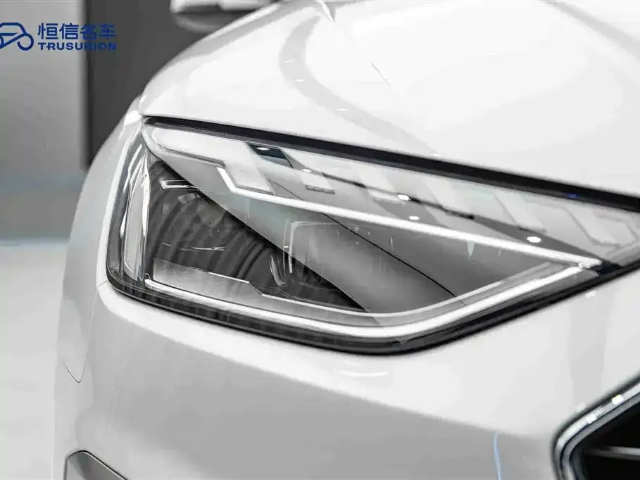 Audi A4L 2021 из CN, фото 8