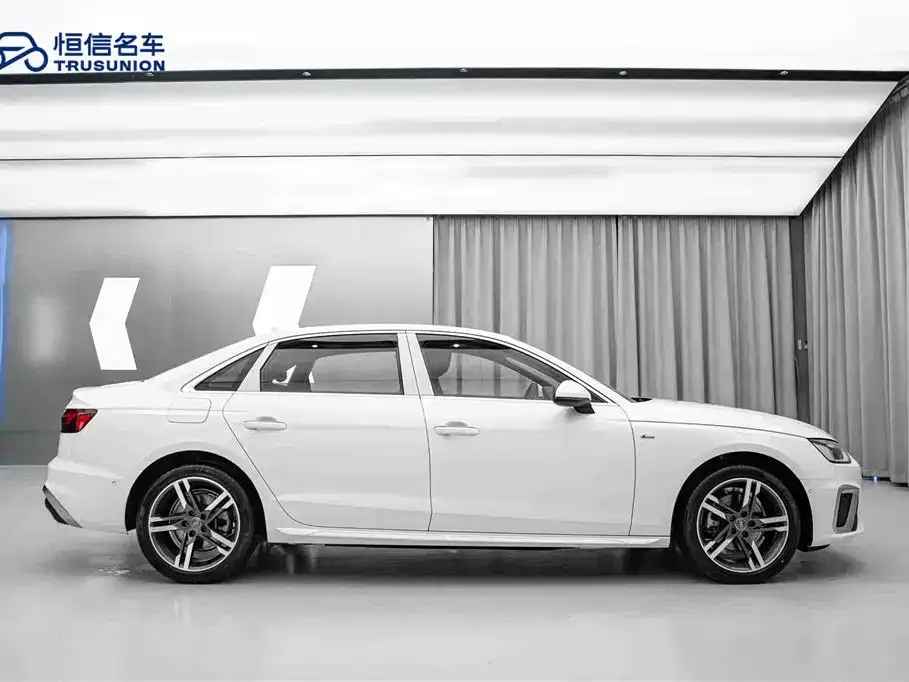 Audi A4L 2021 из CN, фото 4