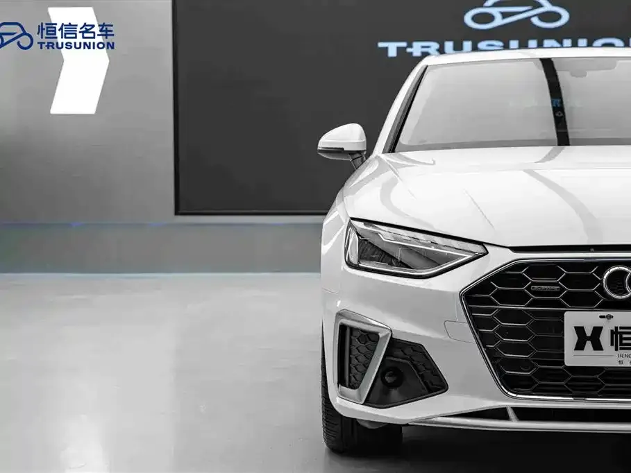 Audi A4L 2021 из CN, фото 9