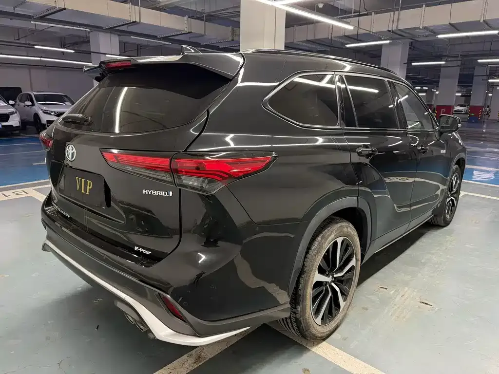 Toyota Crown Kluger 2024 из CN, фото 4