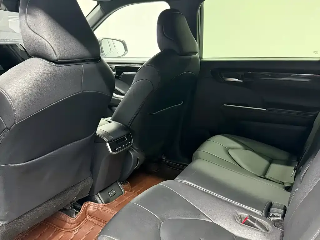 Toyota Crown Kluger 2024 из CN, фото 9