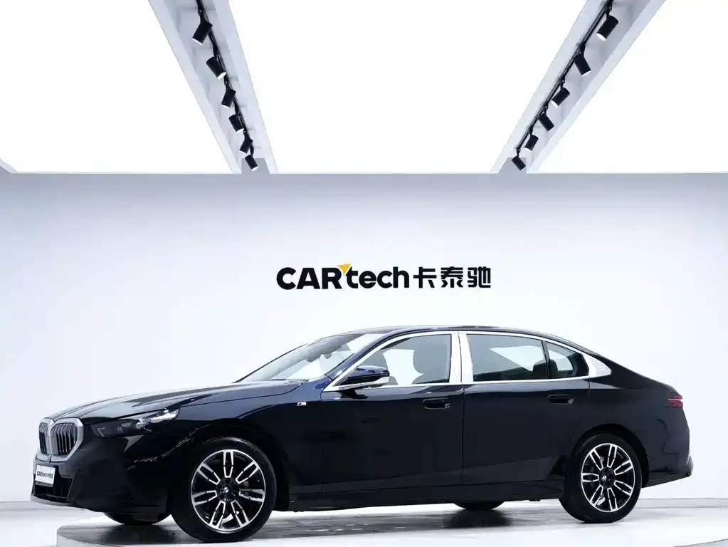 BMW 5 Series — фото 1