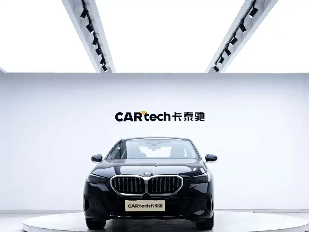 BMW 5 Series — фото 10