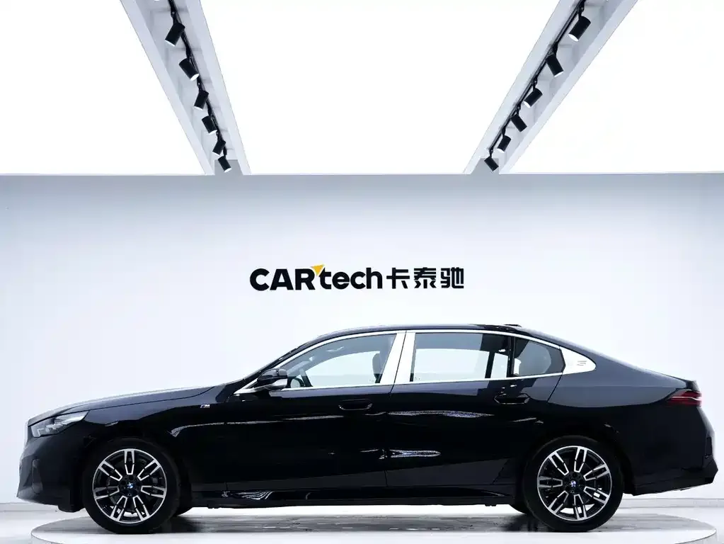 BMW 5 Series — фото 6