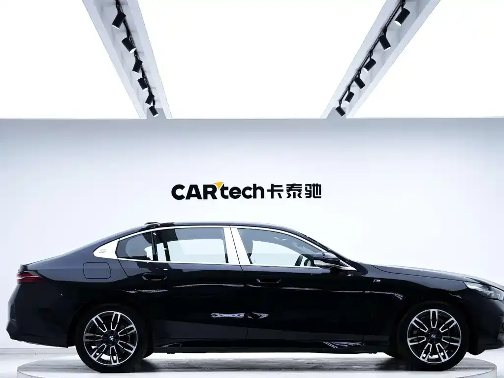 BMW 5 Series — фото 5
