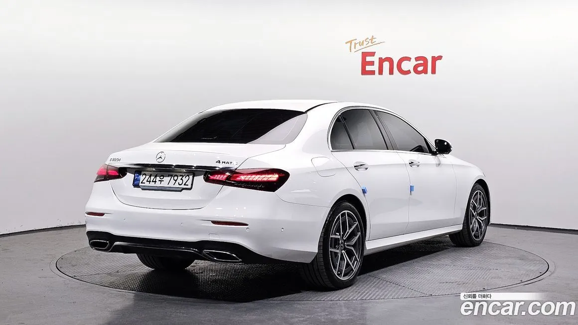 Mercedes-Benz E-Class — фото 10