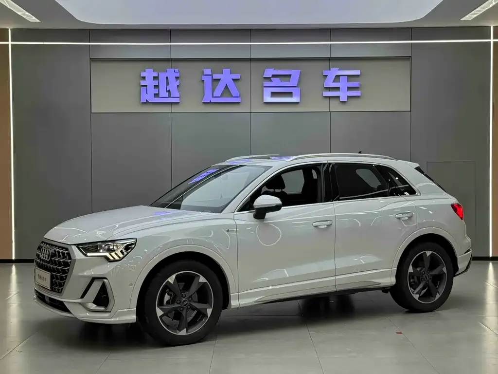 Audi Q3 — фото 1