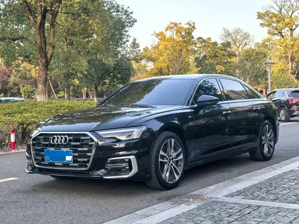 Audi A6L — фото 1