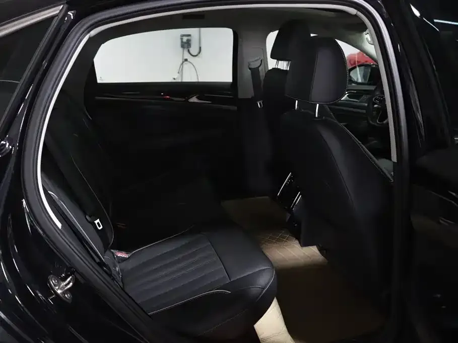 Volkswagen Passat — фото 2