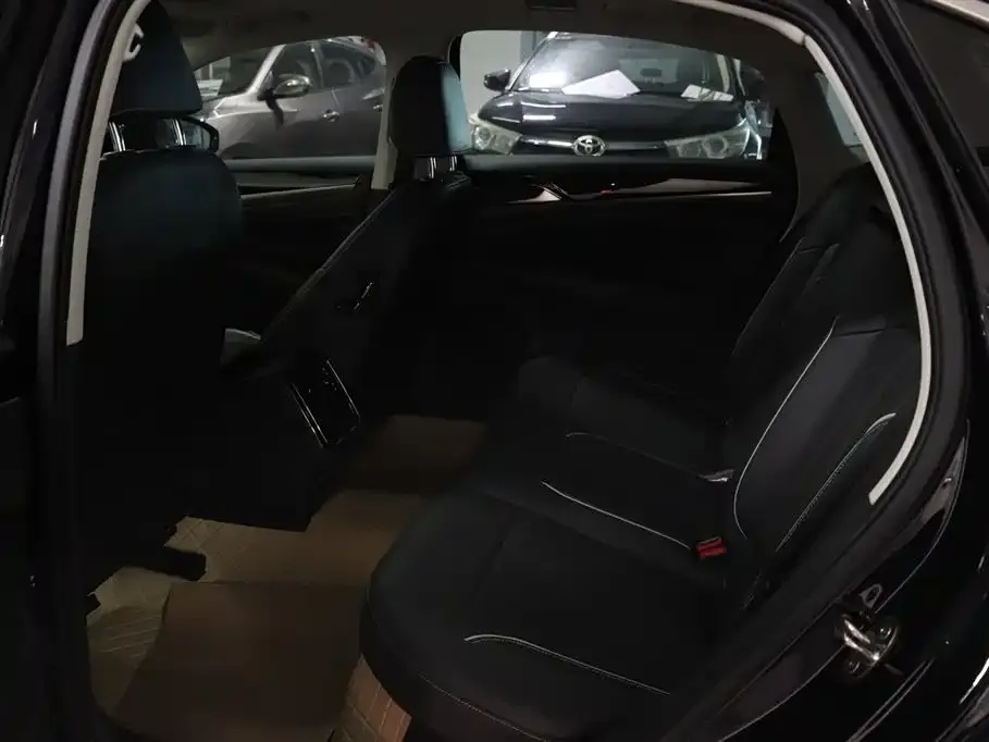 Volkswagen Passat — фото 6