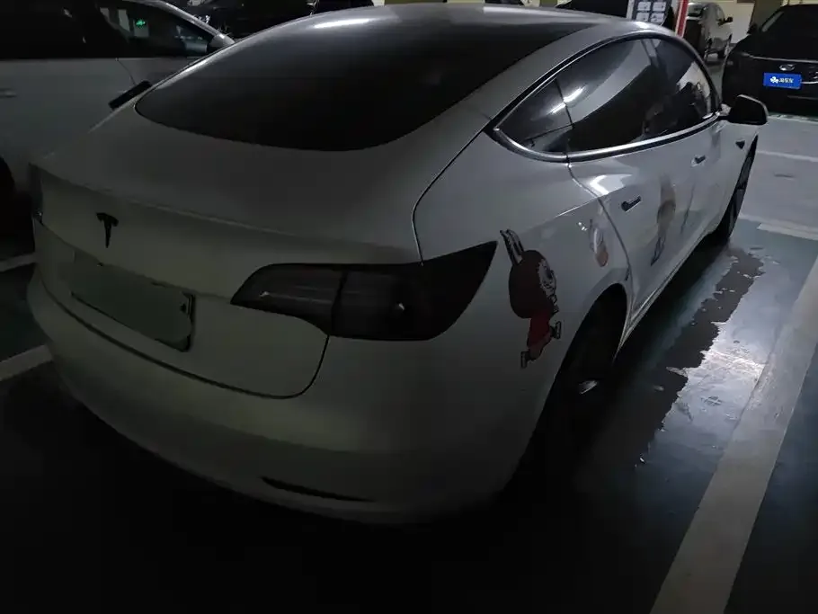 Tesla Model 3 — фото 10