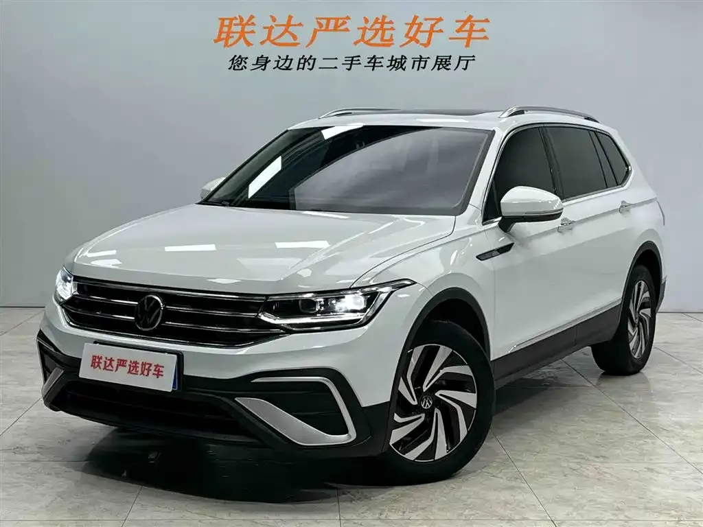 Volkswagen Tiguan L — фото 1