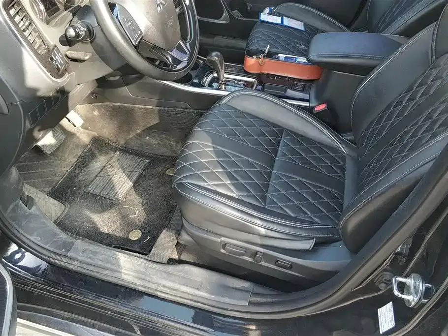 Mitsubishi Outlander 2021 из CN, фото 10