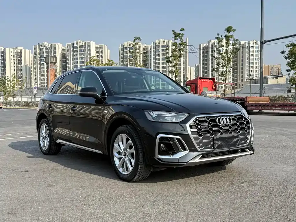 Audi Q5L — фото 10