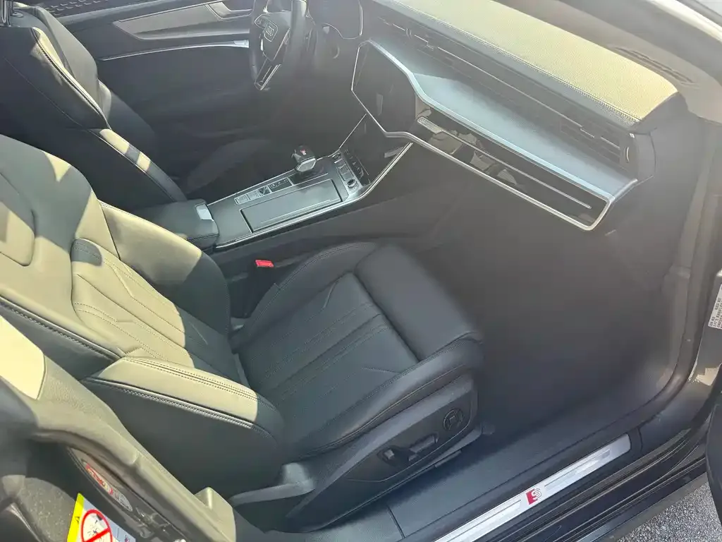 Audi A7 2023 из CN, фото 3